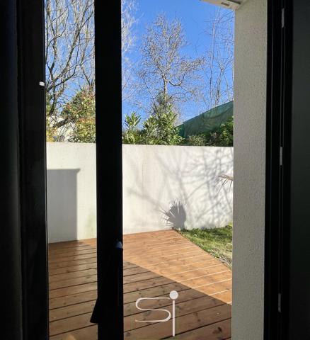 Villa
                                                                                                                                                                                                                                                                                                                        4 pièce(s)                                                                                                                                                                                                          3 chambre(s)                                                                                                                                                                                                          100  m²