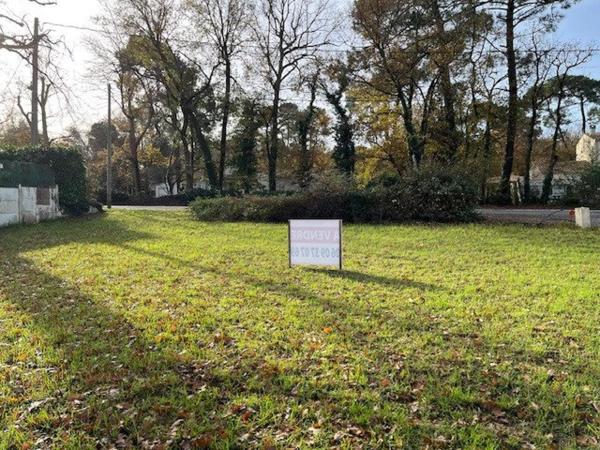 Terrain à LA TREMBLADE, 17390 - 350m²