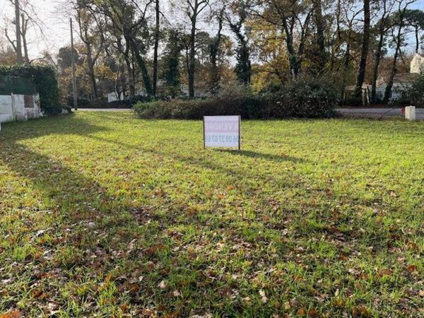 Terrain à LA TREMBLADE, 17390 - 350m²