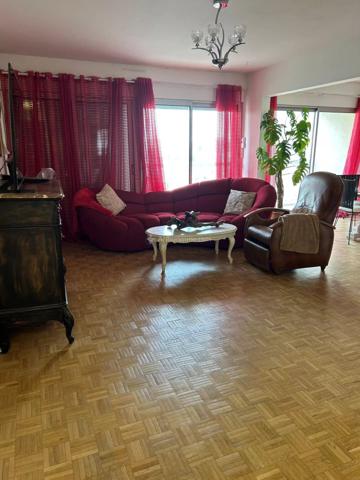 Location                                                      Appartement
                        
                     5 pièces                      107 m2                     à Bron