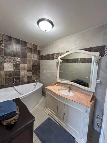 Location                                                      Appartement
                        
                     5 pièces                      107 m2                     à Bron
