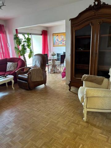 Location                                                      Appartement
                        
                     5 pièces                      107 m2                     à Bron