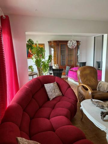 Location                                                      Appartement
                        
                     5 pièces                      107 m2                     à Bron