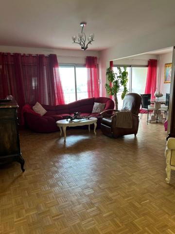Location                                                      Appartement
                        
                     5 pièces                      107 m2                     à Bron