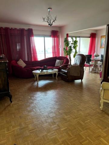 Location                                                      Appartement
                        
                     5 pièces                      107 m2                     à Bron