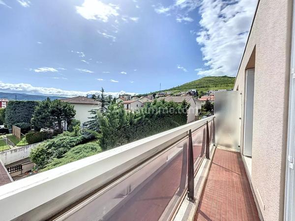 Location                                                      Appartement
                        
                     2 pièces                      46 m2                     à Clermont-Ferrand