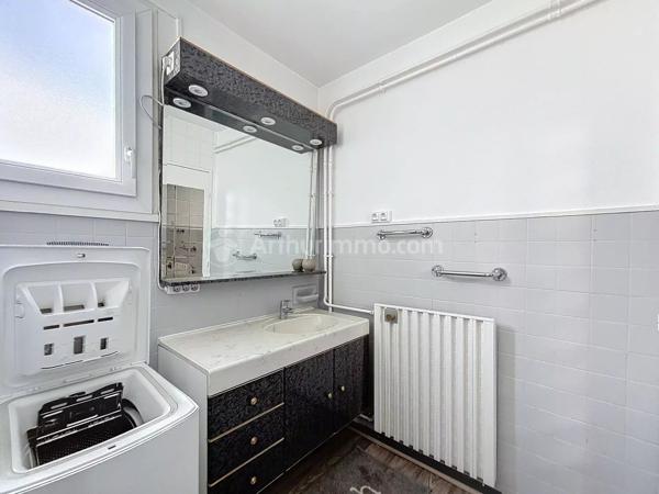 Location                                                      Appartement
                        
                     2 pièces                      46 m2                     à Clermont-Ferrand