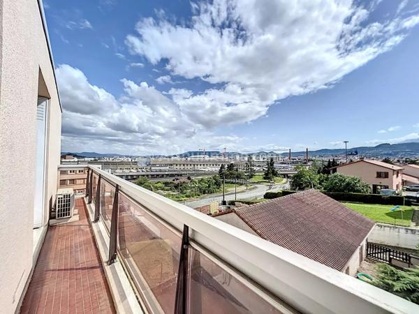 Location                                                      Appartement
                        
                     2 pièces                      46 m2                     à Clermont-Ferrand