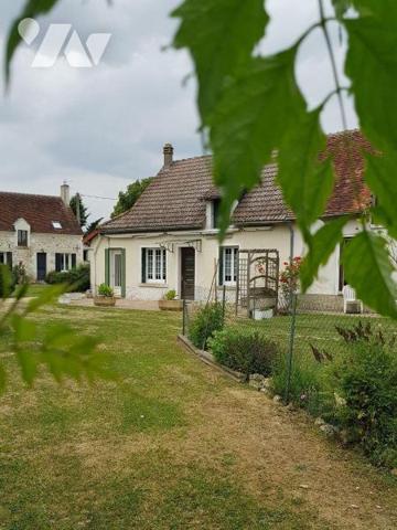 A VENDRE - POULAINES (36) - située dans un hameau,  cette  charmante maison de plain-pied vous ...