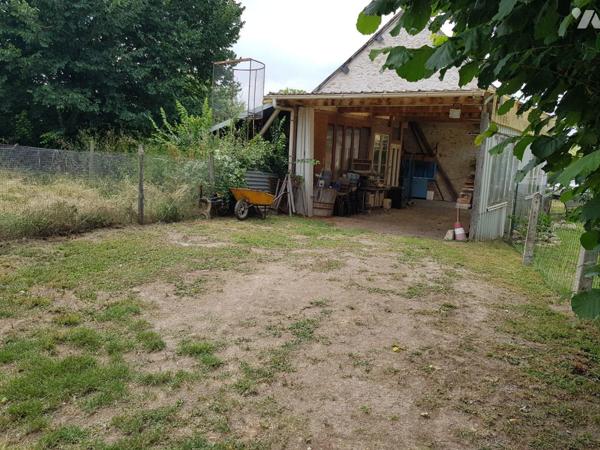 A VENDRE - POULAINES (36) - située dans un hameau,  cette  charmante maison de plain-pied vous ...