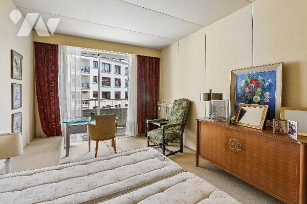 Grand Appartement familial avec extérieurs - À rénover – Étage élevé – Balcons – Parking – Cave