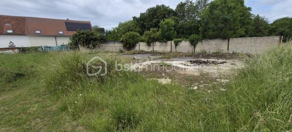 Vous recherchez un terrain pour construire votre future maison dans un environnement paisible ? 

Découvrez ce terrain viabilisé de 715m² , situé dans un secteur calme et agréable à 10 min de Montmirail.Il bénéficie d'un cadre privilégié, idéal pour un projet de construction familiale.

✨Surface de 715m²
✨Terrain viabilisé 
✨Endroit calme et recherché
✨partiellement clôturé 

Une belle opportunité pour concrétiser votre projet immobilier dans un cadre serein