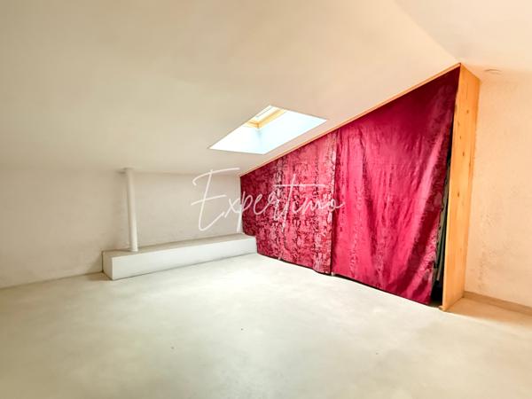 Gréoux-les-Bains (04800) Studio avec mezzanine