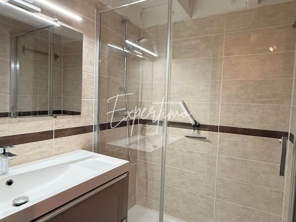 Gréoux-les-Bains (04800) Studio avec mezzanine