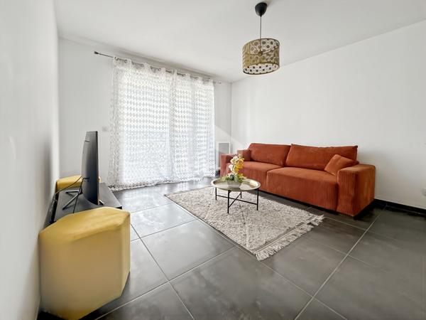 Appartement Marseille 2 pièces 39 m2 Terrasse Parking 13008
