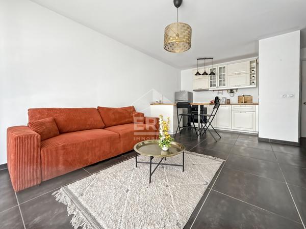 Appartement Marseille 2 pièces 39 m2 Terrasse Parking 13008