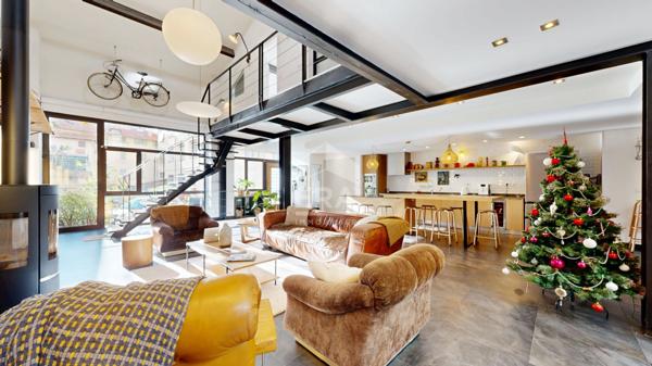 NICE - RUE DE FRANCE : CHARMANT TRIPLEX 6 PIÈCES TRAVERSANT AVEC TERRASSE ET PARKING