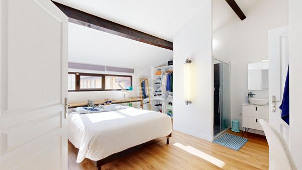 NICE - RUE DE FRANCE : CHARMANT TRIPLEX 6 PIÈCES TRAVERSANT AVEC TERRASSE ET PARKING