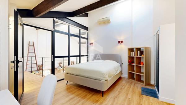 NICE - RUE DE FRANCE : CHARMANT TRIPLEX 6 PIÈCES TRAVERSANT AVEC TERRASSE ET PARKING