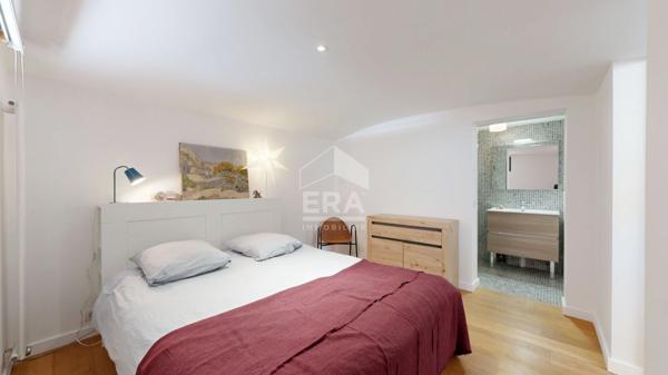 NICE - RUE DE FRANCE : CHARMANT TRIPLEX 6 PIÈCES TRAVERSANT AVEC TERRASSE ET PARKING