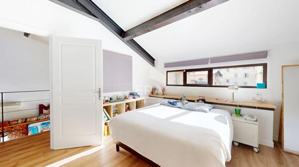 NICE - RUE DE FRANCE : CHARMANT TRIPLEX 6 PIÈCES TRAVERSANT AVEC TERRASSE ET PARKING