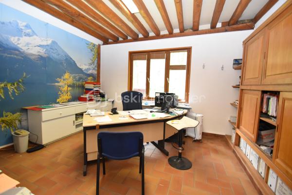 Local d'activités de 2 600 m²