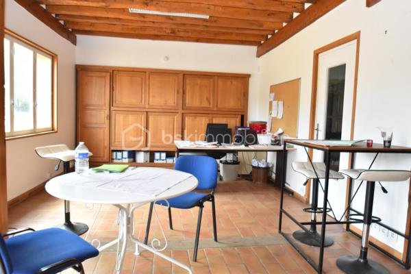 Local d'activités de 2 600 m²