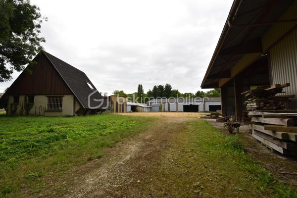 Local d'activités de 2 600 m²