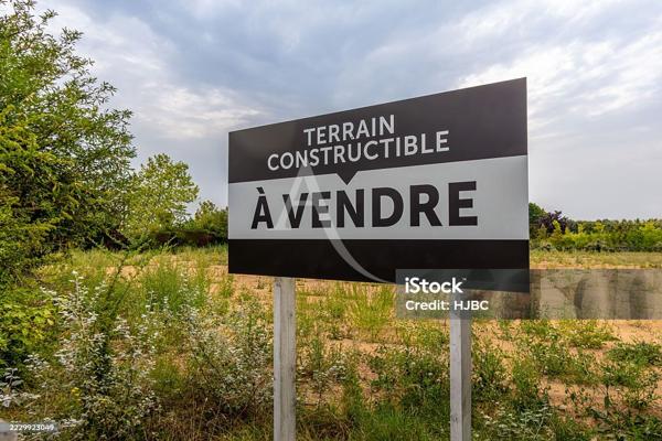 TERRAIN CONSTRUCTIBLE PLAT CENTRE VILLAGE