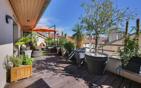 LYON 6 – MASSÉNA – DERNIER ÉTAGE – 145 M² CARREZ – TERRASSE DE 35 M² – 5 CHAMBRES – GARAGE DOUBLE