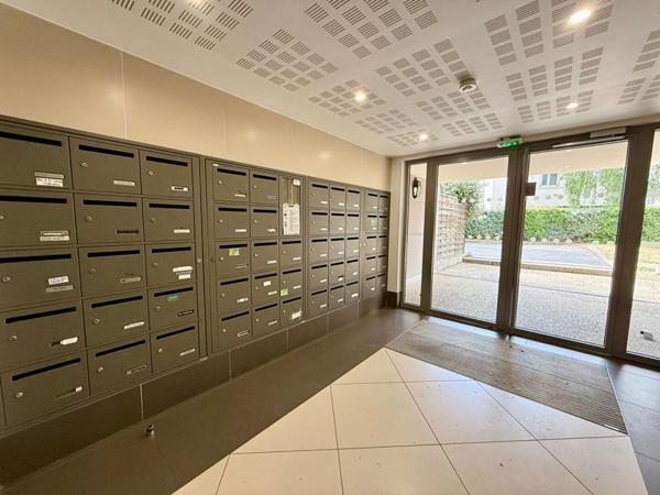 Appartement deux pièces rez-de-chaussée de jardin