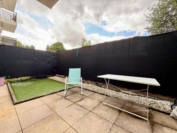 Appartement deux pièces rez-de-chaussée de jardin
