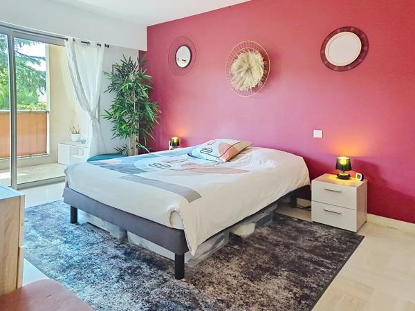 Vente                                                      Appartement
                        
                     3 pièces                      86 m2                     à Le Cannet