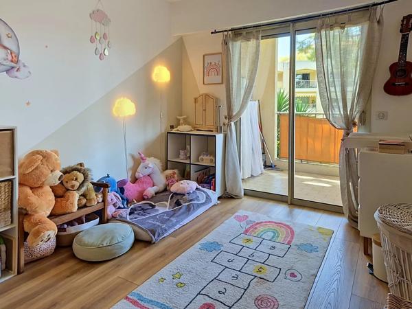 Vente                                                      Appartement
                        
                     3 pièces                      86 m2                     à Le Cannet