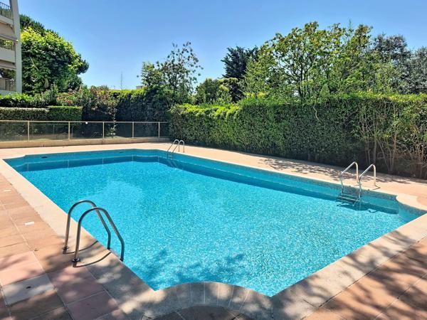 Vente                                                      Appartement
                        
                     3 pièces                      86 m2                     à Le Cannet