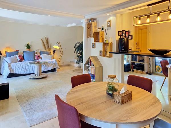 Vente                                                      Appartement
                        
                     3 pièces                      86 m2                     à Le Cannet