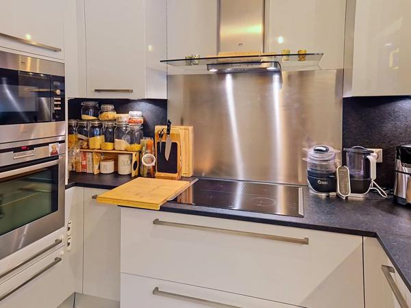 Vente                                                      Appartement
                        
                     3 pièces                      86 m2                     à Le Cannet