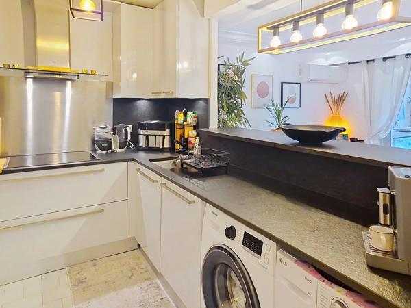 Vente                                                      Appartement
                        
                     3 pièces                      86 m2                     à Le Cannet