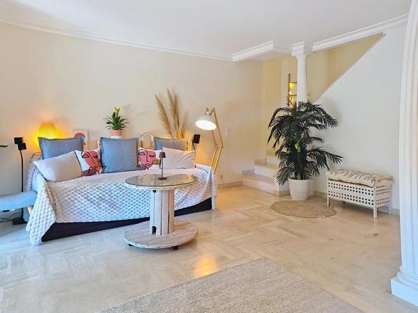 Vente                                                      Appartement
                        
                     3 pièces                      86 m2                     à Le Cannet