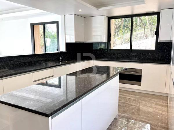 Villa contemporaine de 10 pièces avec vue mer panoramique à vendre à Mougins