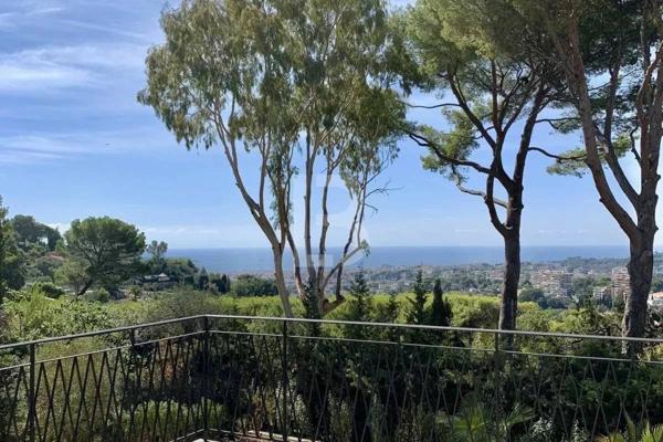 Villa contemporaine de 10 pièces avec vue mer panoramique à vendre à Mougins