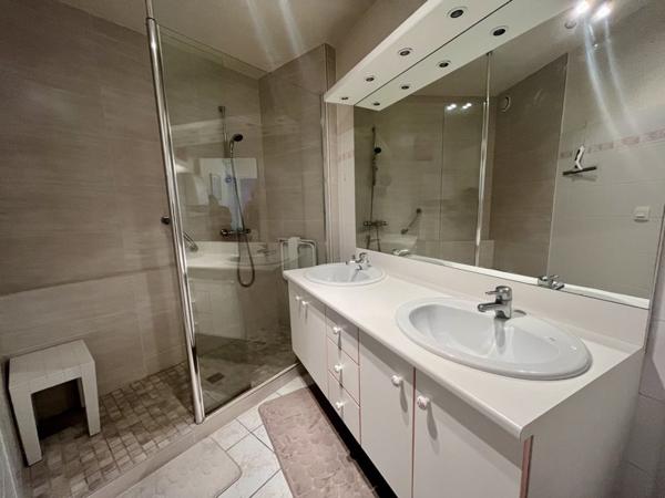 Appartement à louer 1 100 € CC Royan 3 p 82 m² DPE C