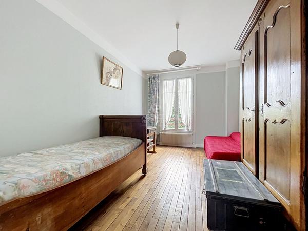 Maison de 8 pièces 1 278 225 € **  - Référence  162026