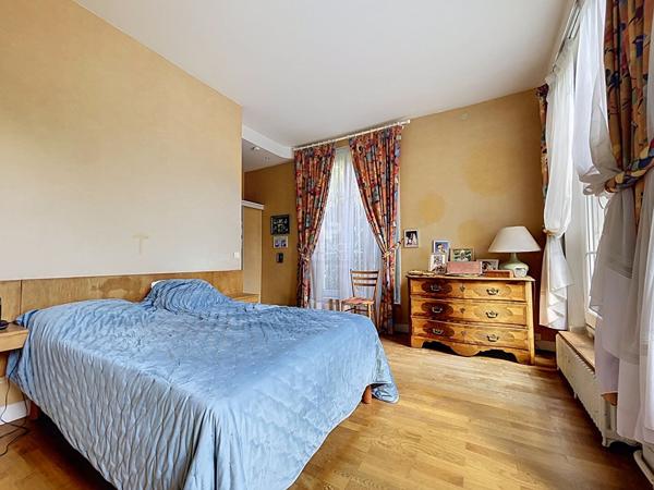 Maison de 8 pièces 1 278 225 € **  - Référence  162026