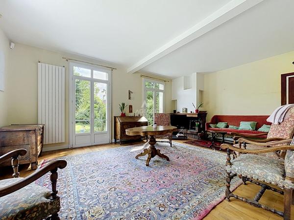 Maison de 8 pièces 1 278 225 € **  - Référence  162026
