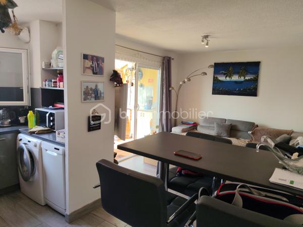 🌞 Dernier étage en plein cœur d’Argelès-Village ! 🌞
Vous rêvez d’un appartement cosy, lumineux et prêt à vivre ? Ne cherchez plus !

✨ Au 2éme et dernier étage sans ascenseur, découvrez ce bel appartement entièrement rénové de 44m², spacieux et agréable à vivre.

🏡 Ses atouts :

1 grande chambre confortable avec rangements
Belle pièce de vie lumineuse avec sa cuisine équipée moderne ouverte 
Balcon pour profiter du soleil et de l’air méditerranéen
Appartement rénové avec goût
Vendu meublé : posez vos valises et profitez !
Possibilité d une place de parking privé en bas de l'immeuble (loué 50€ mensuel)

📍 Situation idéale en centre-village d’Argelès-sur-Mer, à proximité immédiate des commerces, restaurants et animations.

💙 Que ce soit pour y vivre à l’année, pour vos vacances ou comme investissement locatif, cet appartement a tout pour séduire !

📞 Une visite et vous tomberez sous le charme !

Dernier étage, rénovation récente, balcon, vendu meublé : une opportunité à ne pas manquer ! ✨🏖️