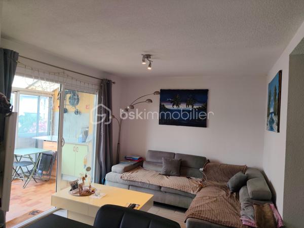 🌞 Dernier étage en plein cœur d’Argelès-Village ! 🌞
Vous rêvez d’un appartement cosy, lumineux et prêt à vivre ? Ne cherchez plus !

✨ Au 2éme et dernier étage sans ascenseur, découvrez ce bel appartement entièrement rénové de 44m², spacieux et agréable à vivre.

🏡 Ses atouts :

1 grande chambre confortable avec rangements
Belle pièce de vie lumineuse avec sa cuisine équipée moderne ouverte 
Balcon pour profiter du soleil et de l’air méditerranéen
Appartement rénové avec goût
Vendu meublé : posez vos valises et profitez !
Possibilité d une place de parking privé en bas de l'immeuble (loué 50€ mensuel)

📍 Situation idéale en centre-village d’Argelès-sur-Mer, à proximité immédiate des commerces, restaurants et animations.

💙 Que ce soit pour y vivre à l’année, pour vos vacances ou comme investissement locatif, cet appartement a tout pour séduire !

📞 Une visite et vous tomberez sous le charme !

Dernier étage, rénovation récente, balcon, vendu meublé : une opportunité à ne pas manquer ! ✨🏖️