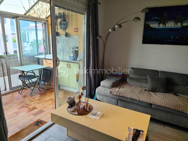 🌞 Dernier étage en plein cœur d’Argelès-Village ! 🌞
Vous rêvez d’un appartement cosy, lumineux et prêt à vivre ? Ne cherchez plus !

✨ Au 2éme et dernier étage sans ascenseur, découvrez ce bel appartement entièrement rénové de 44m², spacieux et agréable à vivre.

🏡 Ses atouts :

1 grande chambre confortable avec rangements
Belle pièce de vie lumineuse avec sa cuisine équipée moderne ouverte 
Balcon pour profiter du soleil et de l’air méditerranéen
Appartement rénové avec goût
Vendu meublé : posez vos valises et profitez !
Possibilité d une place de parking privé en bas de l'immeuble (loué 50€ mensuel)

📍 Situation idéale en centre-village d’Argelès-sur-Mer, à proximité immédiate des commerces, restaurants et animations.

💙 Que ce soit pour y vivre à l’année, pour vos vacances ou comme investissement locatif, cet appartement a tout pour séduire !

📞 Une visite et vous tomberez sous le charme !

Dernier étage, rénovation récente, balcon, vendu meublé : une opportunité à ne pas manquer ! ✨🏖️