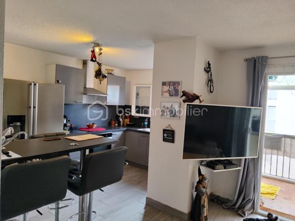 🌞 Dernier étage en plein cœur d’Argelès-Village ! 🌞
Vous rêvez d’un appartement cosy, lumineux et prêt à vivre ? Ne cherchez plus !

✨ Au 2éme et dernier étage sans ascenseur, découvrez ce bel appartement entièrement rénové de 44m², spacieux et agréable à vivre.

🏡 Ses atouts :

1 grande chambre confortable avec rangements
Belle pièce de vie lumineuse avec sa cuisine équipée moderne ouverte 
Balcon pour profiter du soleil et de l’air méditerranéen
Appartement rénové avec goût
Vendu meublé : posez vos valises et profitez !
Possibilité d une place de parking privé en bas de l'immeuble (loué 50€ mensuel)

📍 Situation idéale en centre-village d’Argelès-sur-Mer, à proximité immédiate des commerces, restaurants et animations.

💙 Que ce soit pour y vivre à l’année, pour vos vacances ou comme investissement locatif, cet appartement a tout pour séduire !

📞 Une visite et vous tomberez sous le charme !

Dernier étage, rénovation récente, balcon, vendu meublé : une opportunité à ne pas manquer ! ✨🏖️