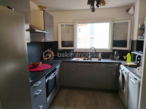 🌞 Dernier étage en plein cœur d’Argelès-Village ! 🌞
Vous rêvez d’un appartement cosy, lumineux et prêt à vivre ? Ne cherchez plus !

✨ Au 2éme et dernier étage sans ascenseur, découvrez ce bel appartement entièrement rénové de 44m², spacieux et agréable à vivre.

🏡 Ses atouts :

1 grande chambre confortable avec rangements
Belle pièce de vie lumineuse avec sa cuisine équipée moderne ouverte 
Balcon pour profiter du soleil et de l’air méditerranéen
Appartement rénové avec goût
Vendu meublé : posez vos valises et profitez !
Possibilité d une place de parking privé en bas de l'immeuble (loué 50€ mensuel)

📍 Situation idéale en centre-village d’Argelès-sur-Mer, à proximité immédiate des commerces, restaurants et animations.

💙 Que ce soit pour y vivre à l’année, pour vos vacances ou comme investissement locatif, cet appartement a tout pour séduire !

📞 Une visite et vous tomberez sous le charme !

Dernier étage, rénovation récente, balcon, vendu meublé : une opportunité à ne pas manquer ! ✨🏖️